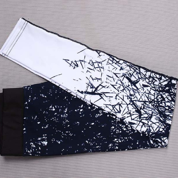 Blue & White sublimation pattern leggings - Picture 5 of 8